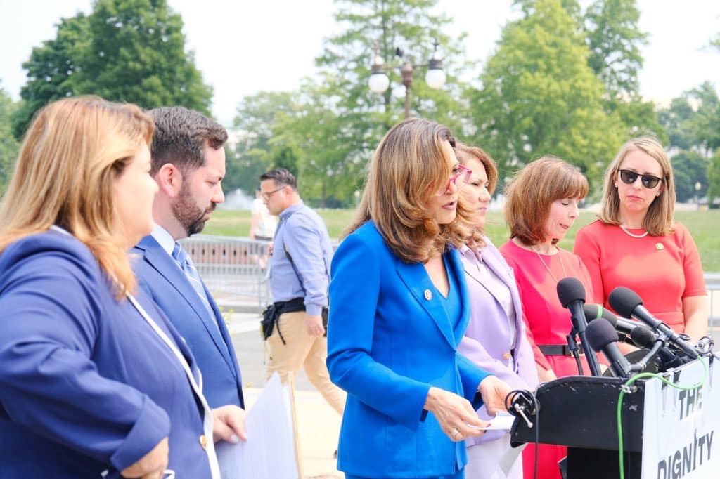 representante Maria Elvira Salazar