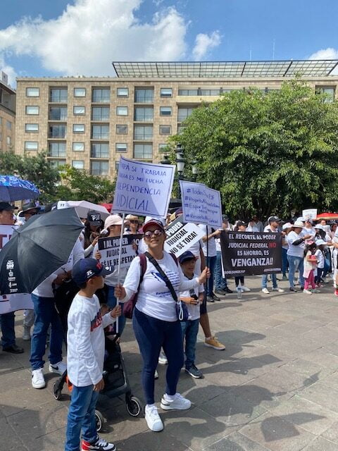 Hijos de trabajadores del Poder Judicial participan en protestas