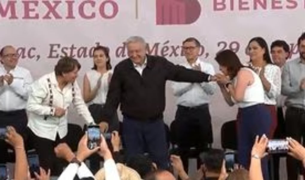 besar mano tlatoani AMLO