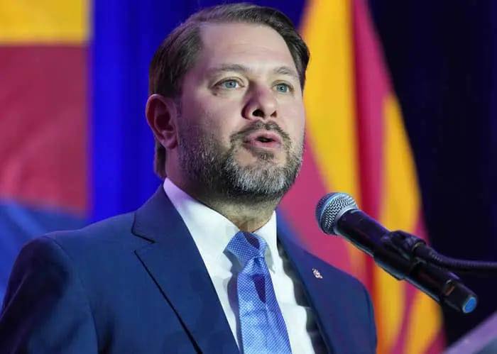 senador Ruben Gallego