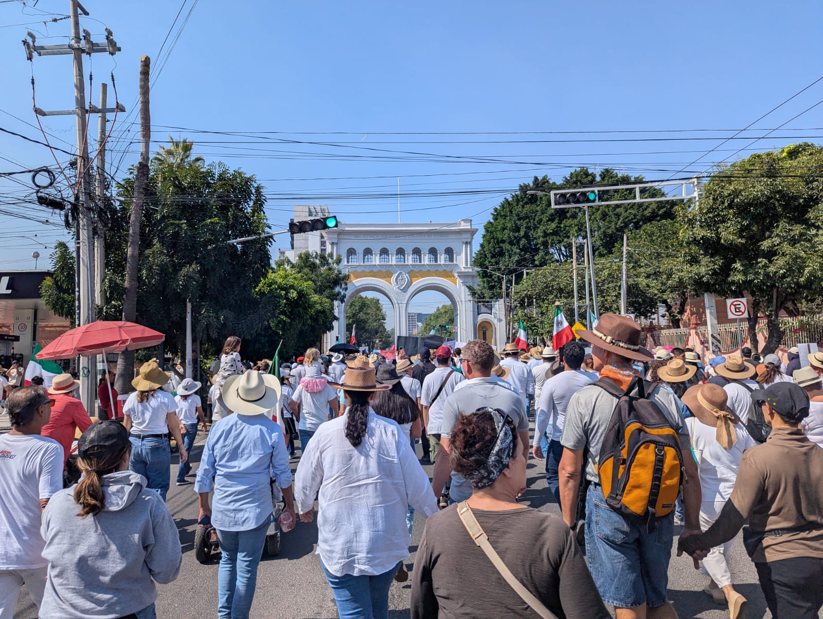 Ante el narco gobierno: No basta con la indignación pasiva