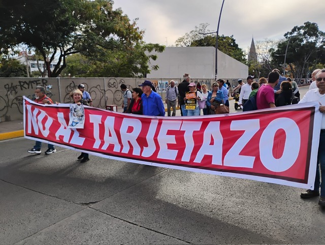 La rebelión de los 35: Tu privacidad no es moneda de cambio para el negocio de Lemus