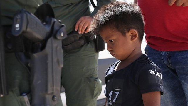 Niños migrantes encarcelados por Donald Trump