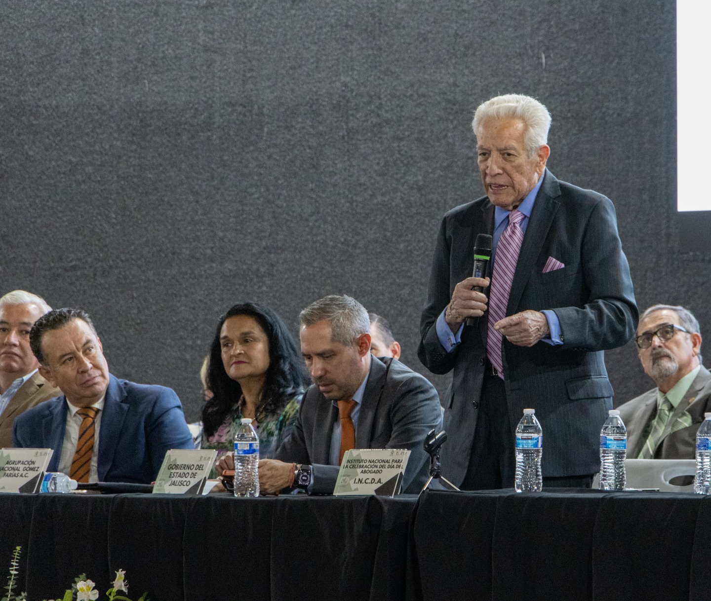 Juristas y organización civil, una defensa pública de la Constitución