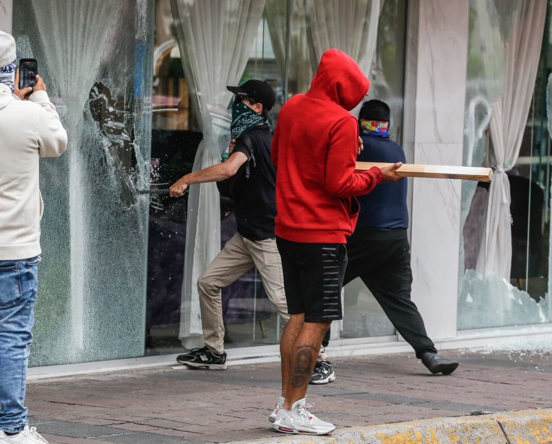 A seguir exigiendo a la autoridad, a pesar de los macanazos